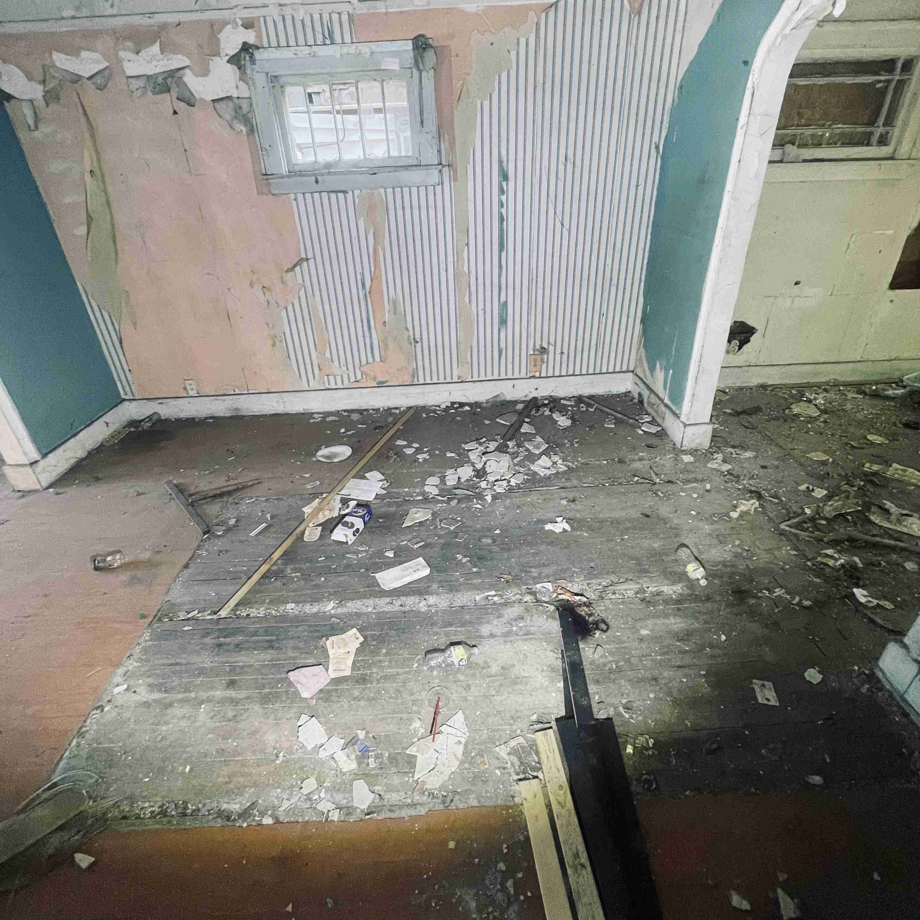 2537 Fullerton (32).jpg